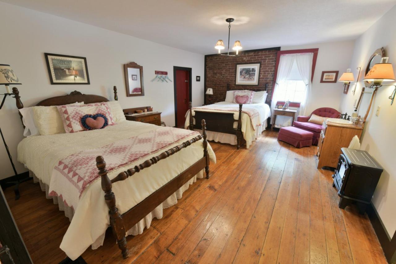The Pines Of Dresden Bed and Breakfast Buitenkant foto