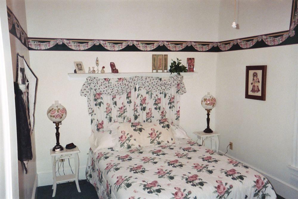 The Pines Of Dresden Bed and Breakfast Buitenkant foto