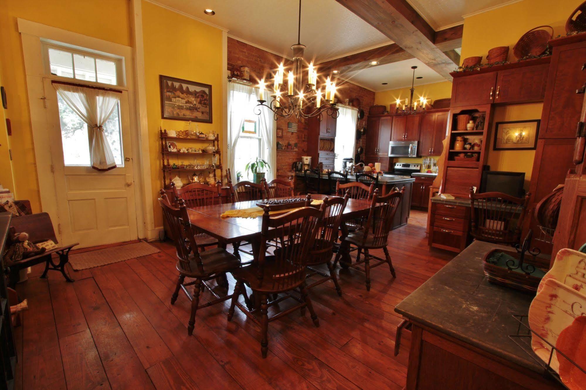 The Pines Of Dresden Bed and Breakfast Buitenkant foto