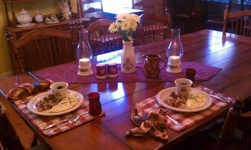 The Pines Of Dresden Bed and Breakfast Buitenkant foto